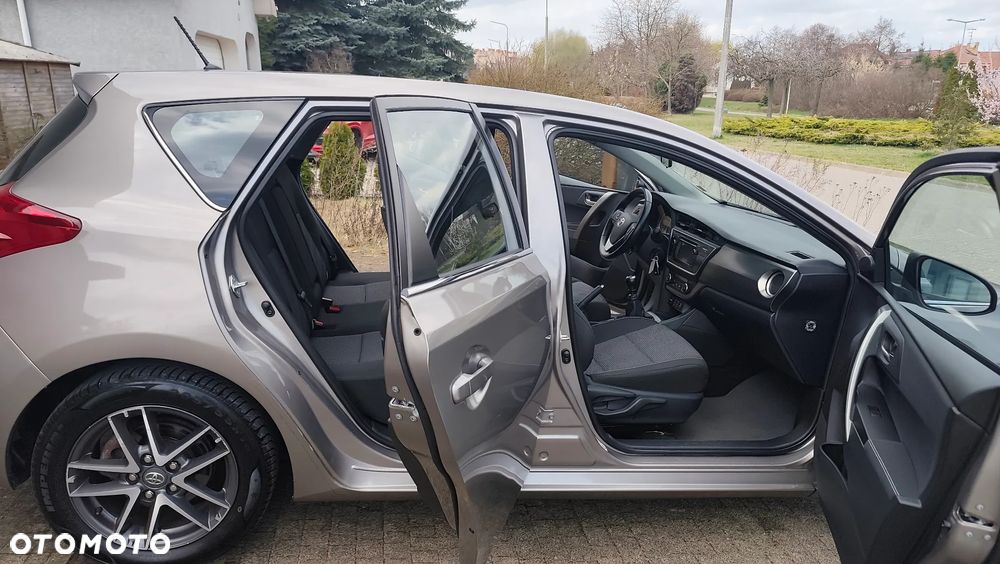 Toyota Auris 2.0 D-4D Luna - 28