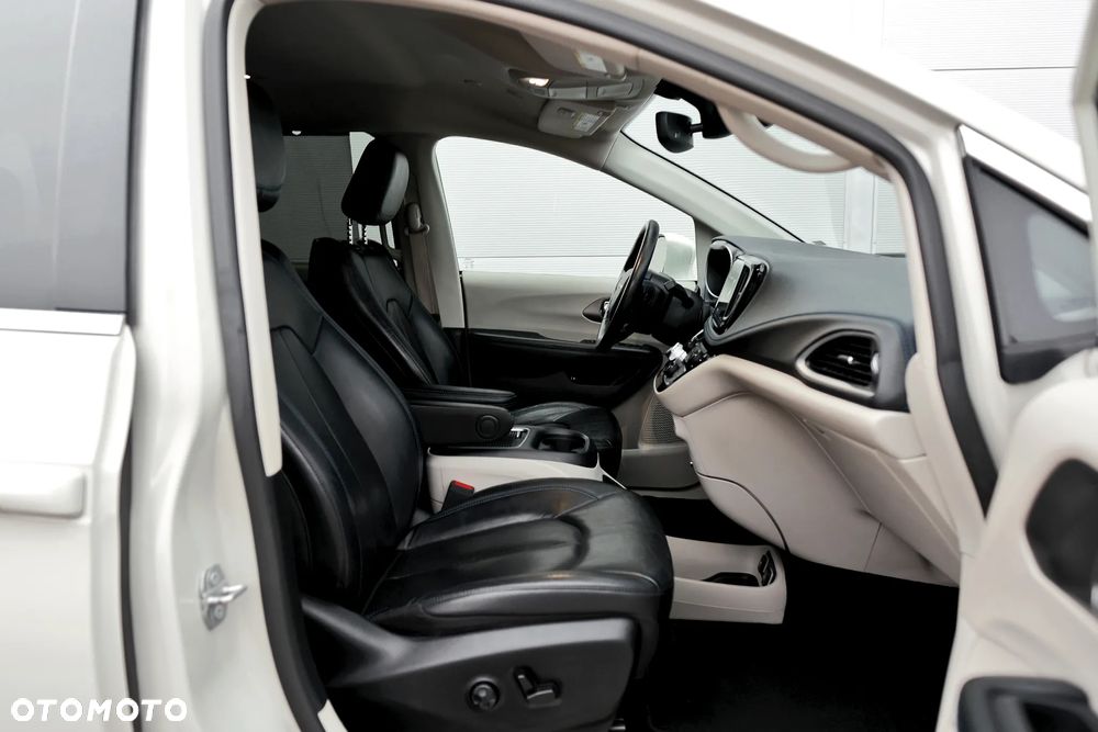 Chrysler Pacifica - 21