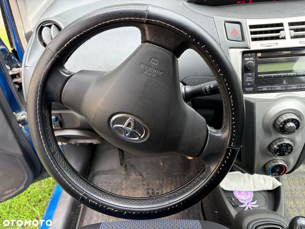 Toyota Yaris - 12