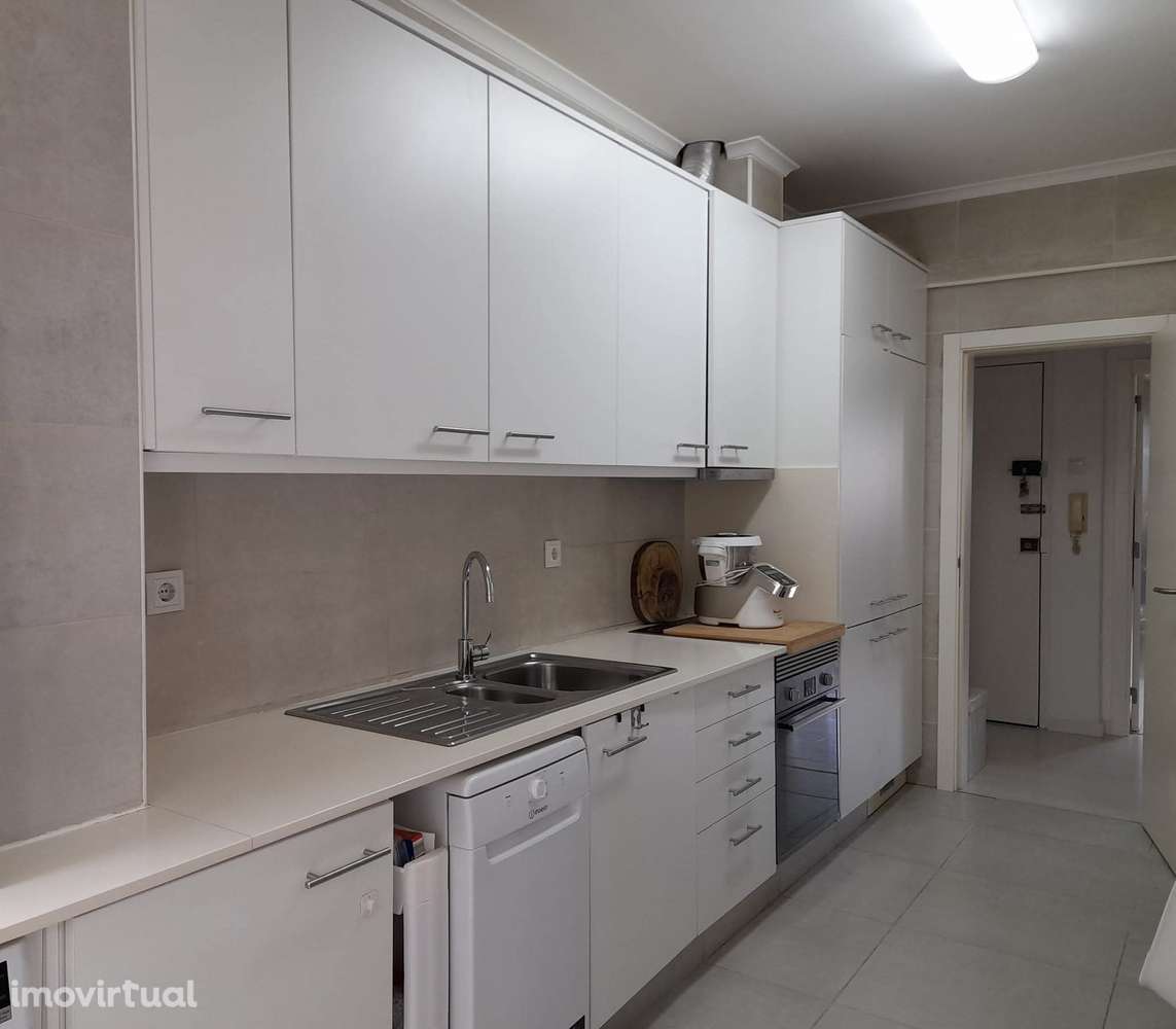 T2 pronto a habitar com boas áreas e localização privilegiada - Grande imagem: 2/6