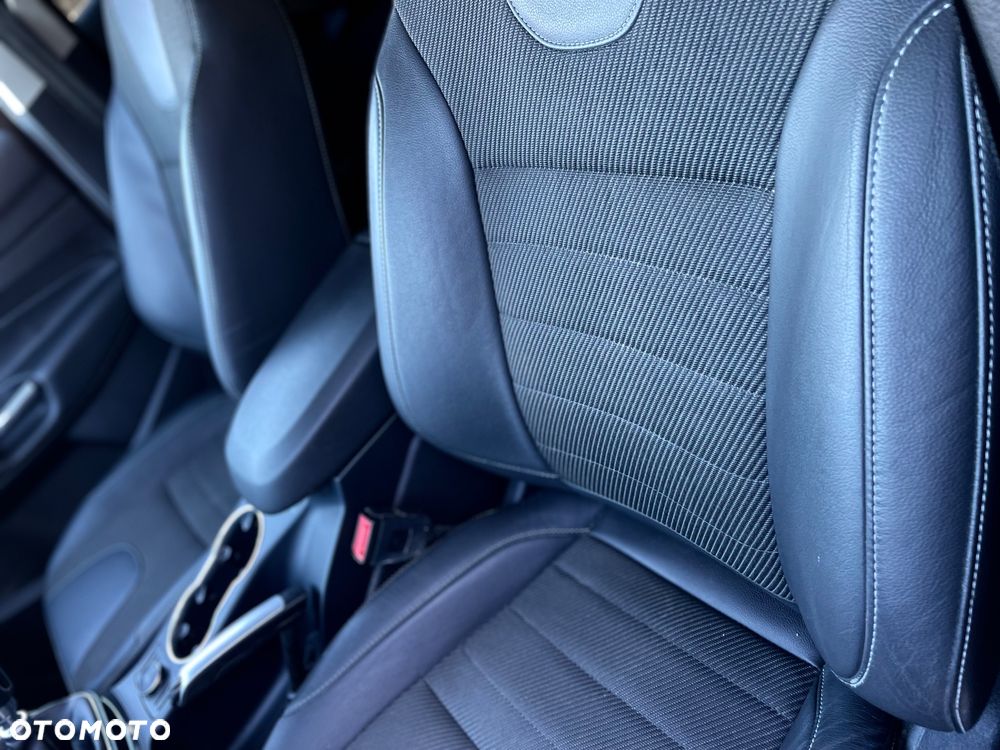 Ford Kuga 2.0 TDCi 2x4 Titanium - 11