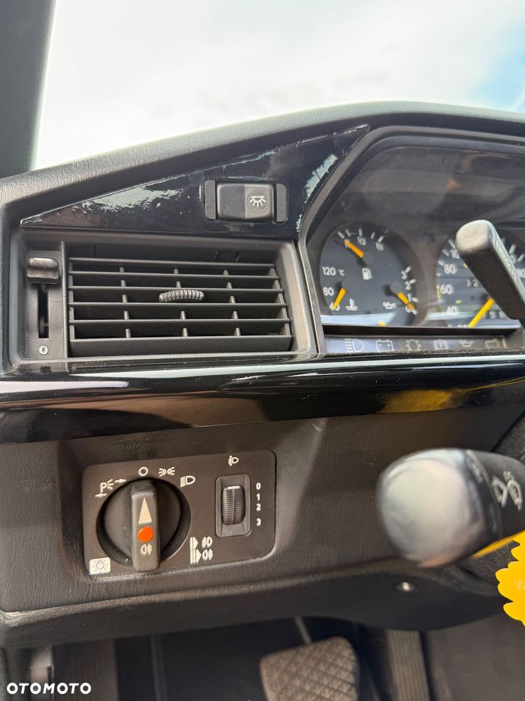 Mercedes-Benz W201 (190) - 32
