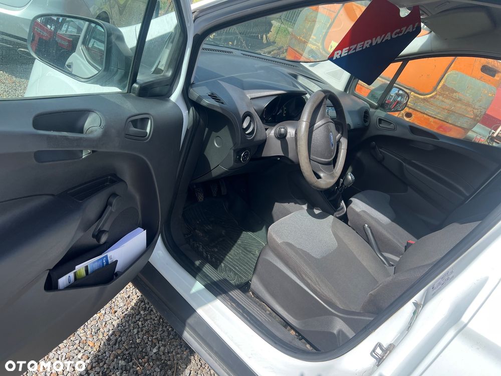 Ford Transit Courier - 13