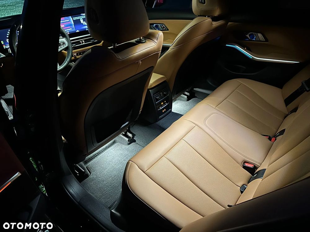 BMW Seria 3 330e xDrive M Sport - 24