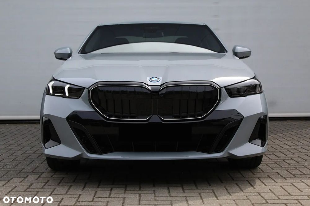 BMW Seria 5 530e xDrive PHEV M Sport - 8