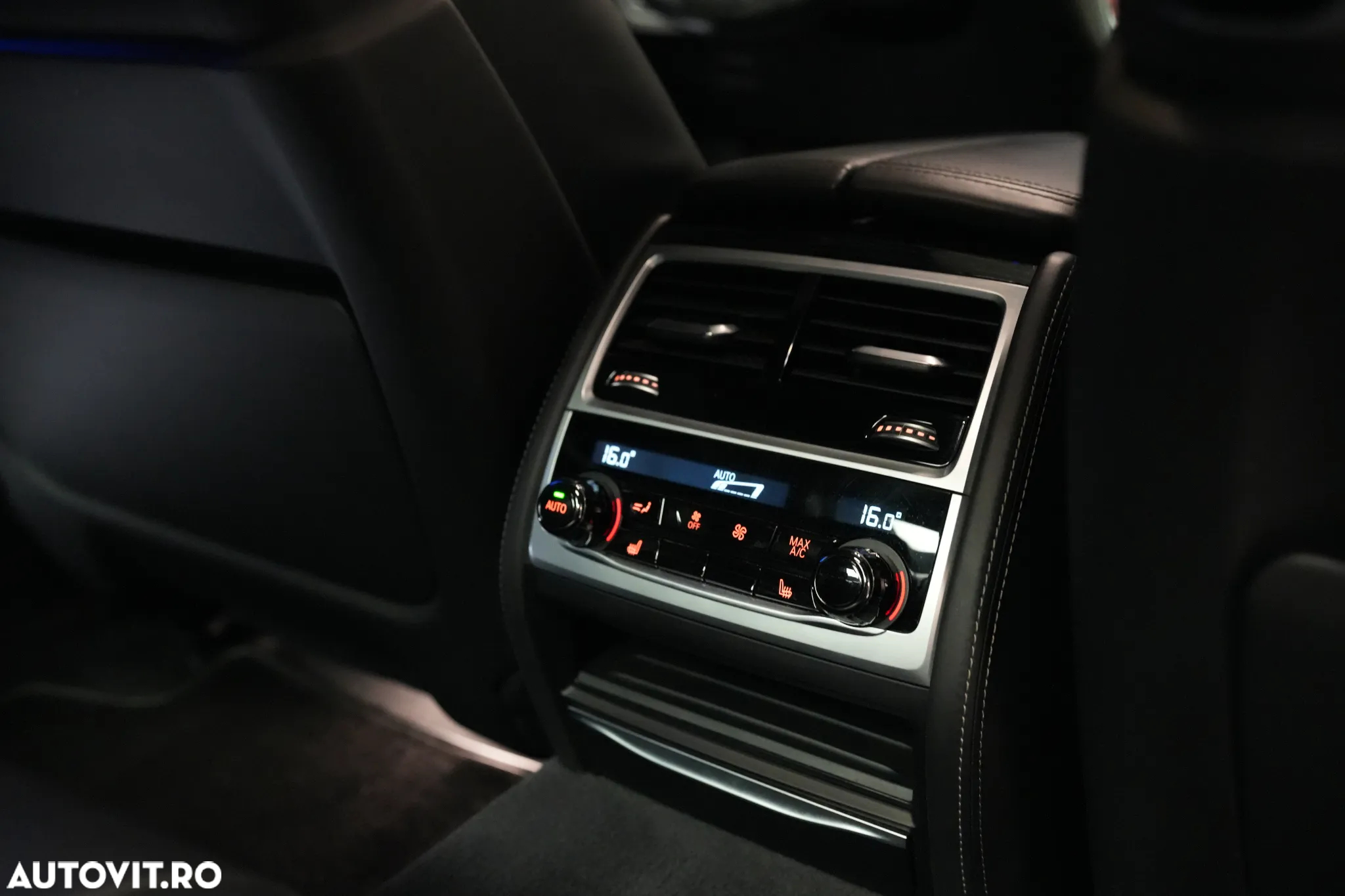 BMW Seria 7 740d xDrive MHEV - 39