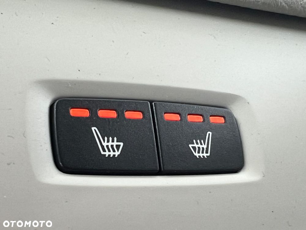 Volvo XC 60 B5 D AWD Geartronic Momentum Pro - 9