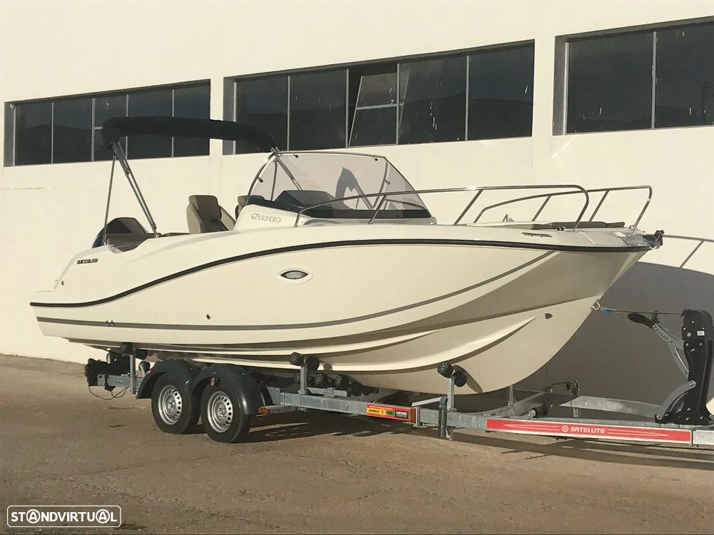 Quicksilver Activ 675 Sundeck - 1