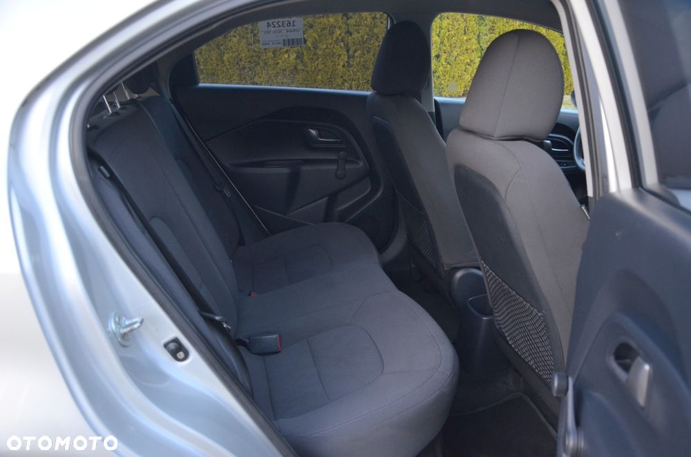Kia Rio 1.2 Attract - 12