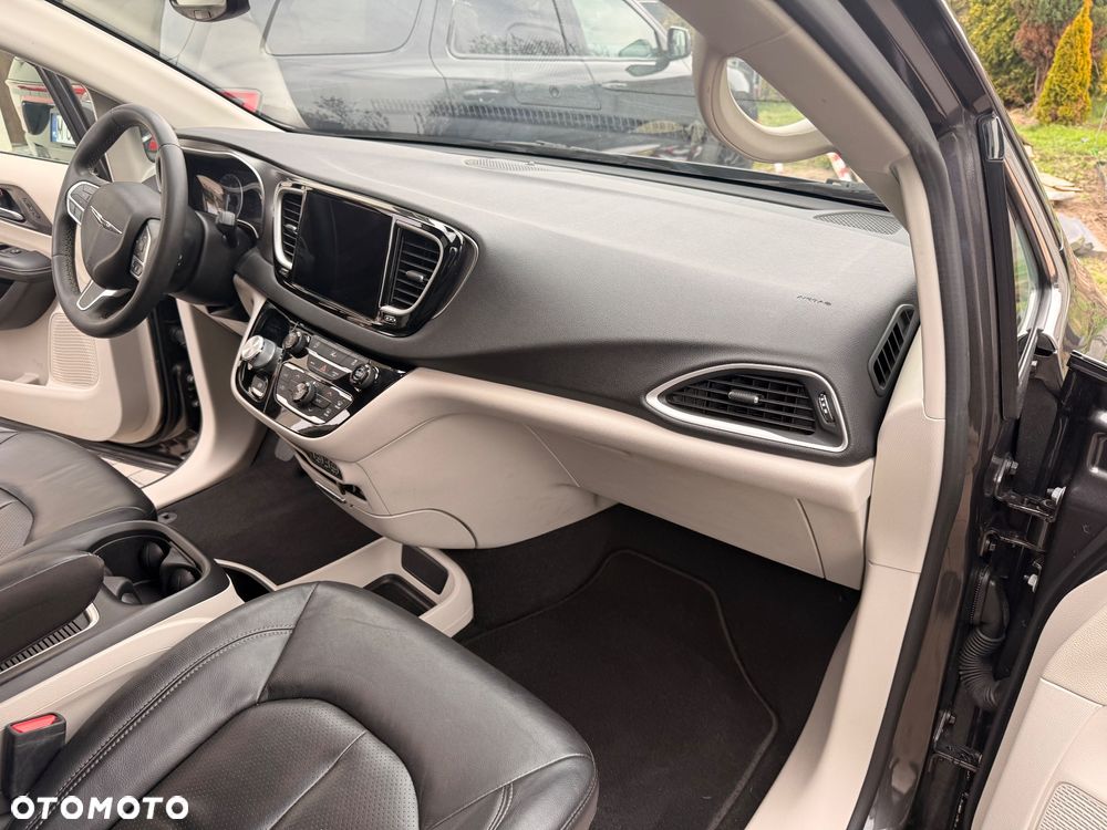 Chrysler Pacifica - 10