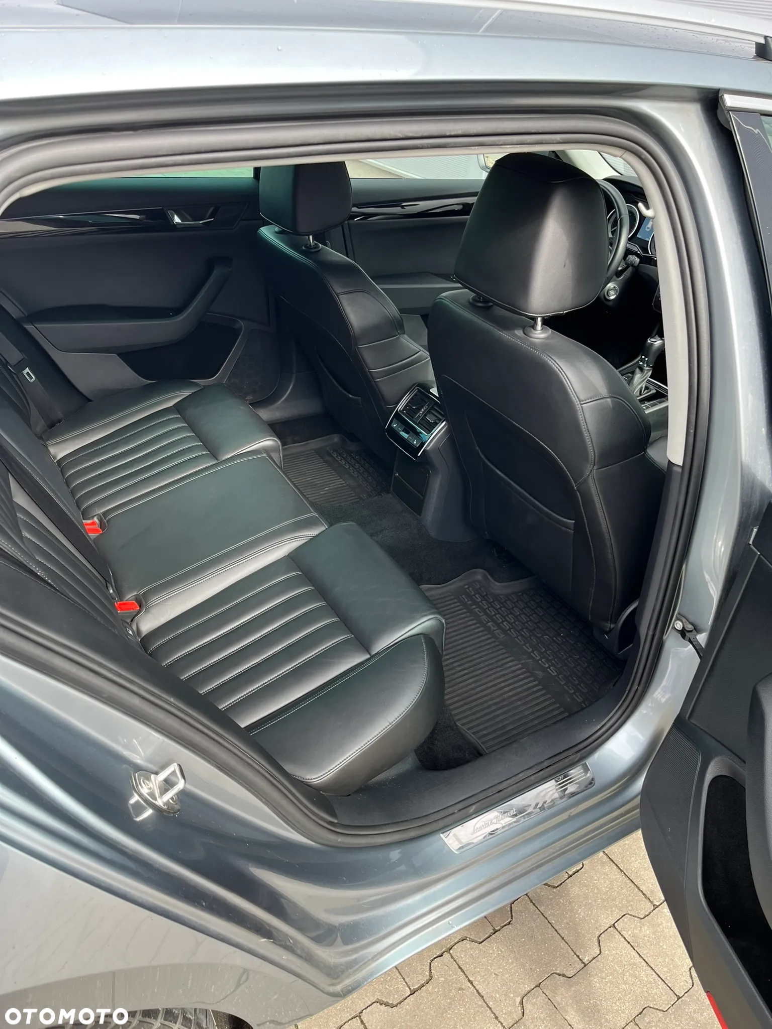 Skoda Superb 1.8 TSI L&K DSG - 9