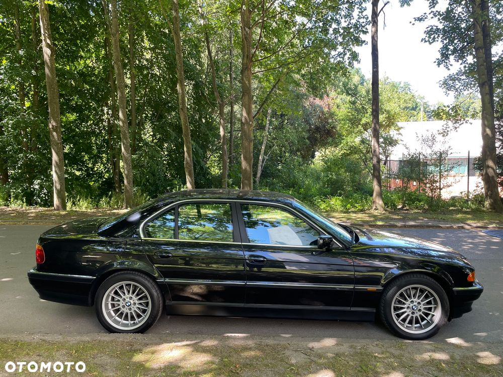 BMW Seria 7 740i - 5
