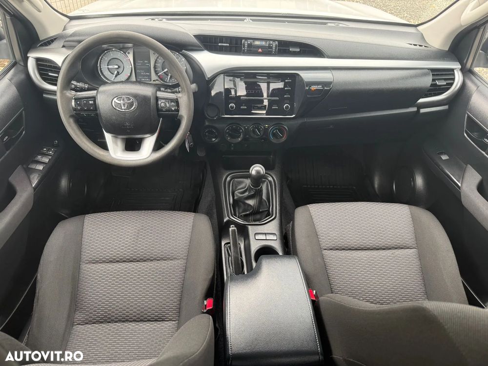 Toyota Hilux 2.4D 150CP 4x4 Double Cab 6MT Comfort - 17