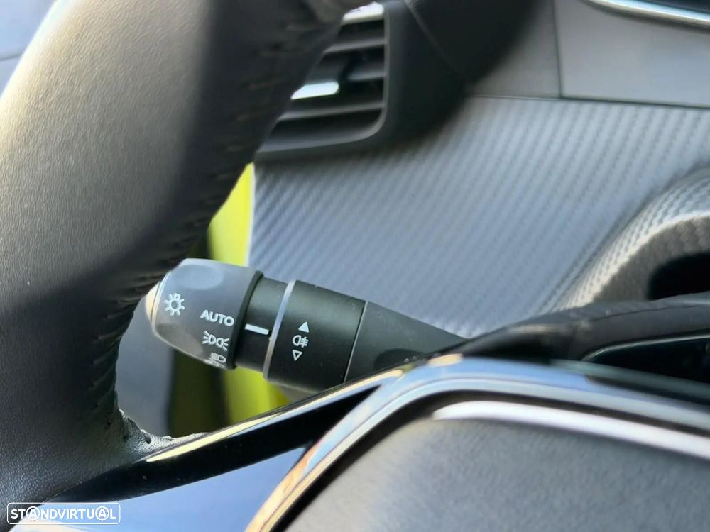 Peugeot 208 1.2 PureTech Allure - 25