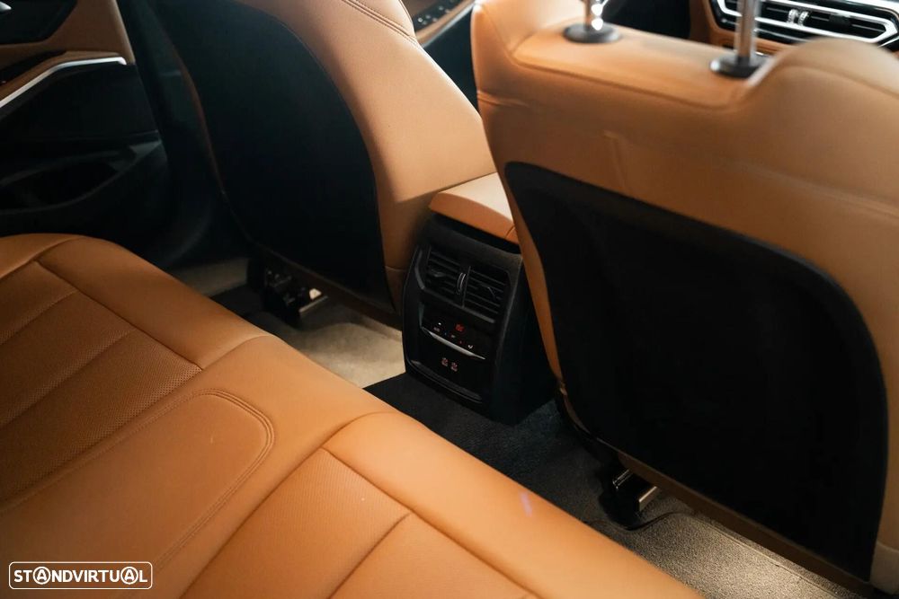 BMW 320 e Pack Desportivo M Auto - 27
