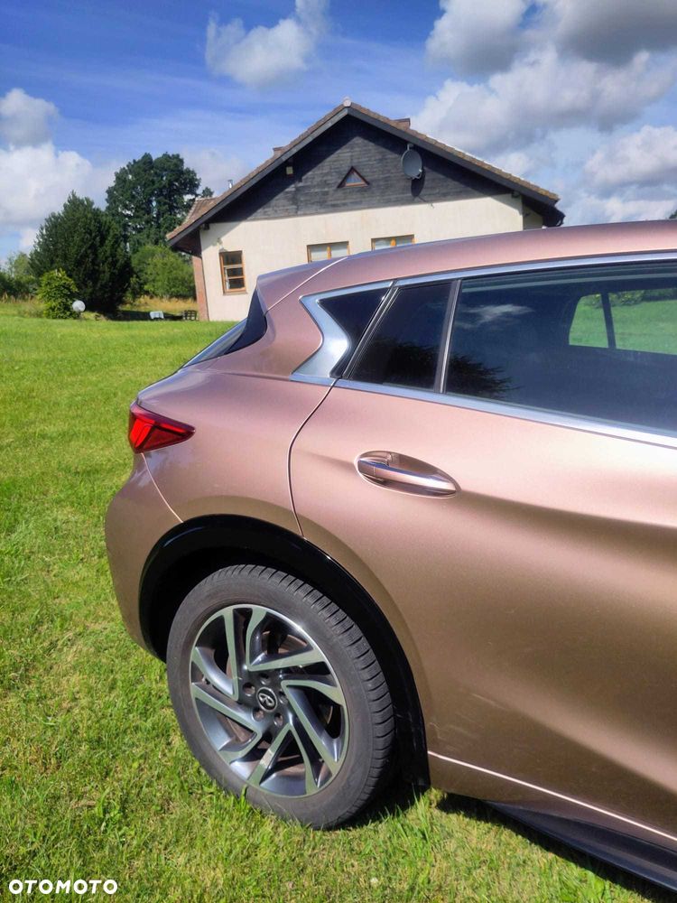 Infiniti Q30 - 5