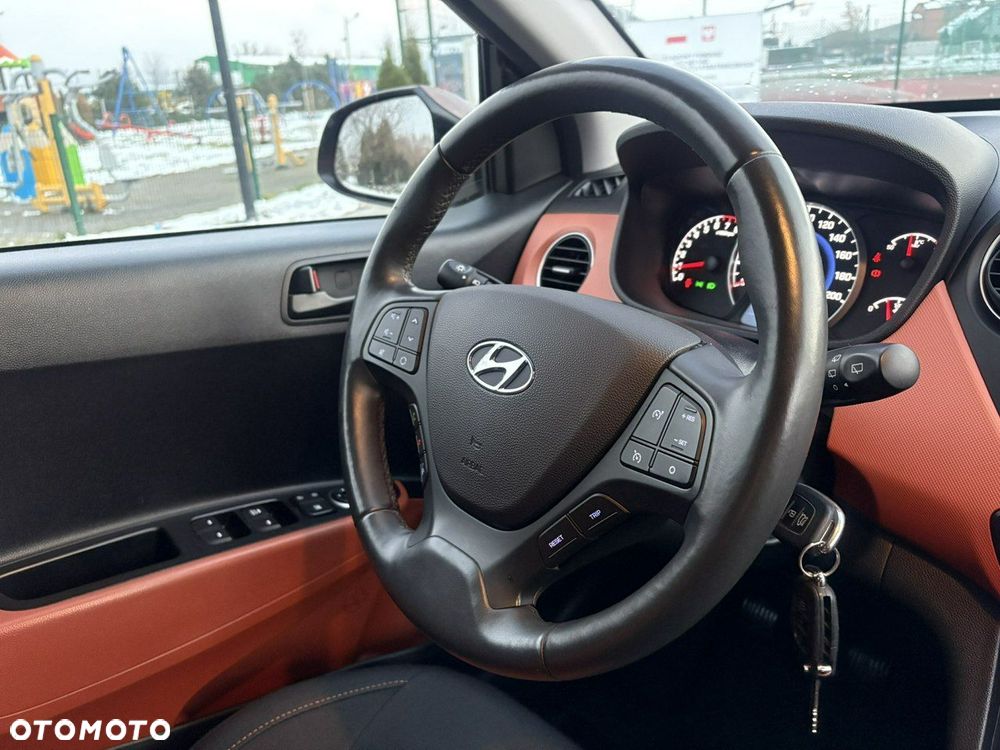 Hyundai i10 1.0 Fifa World Cup Edition - 14