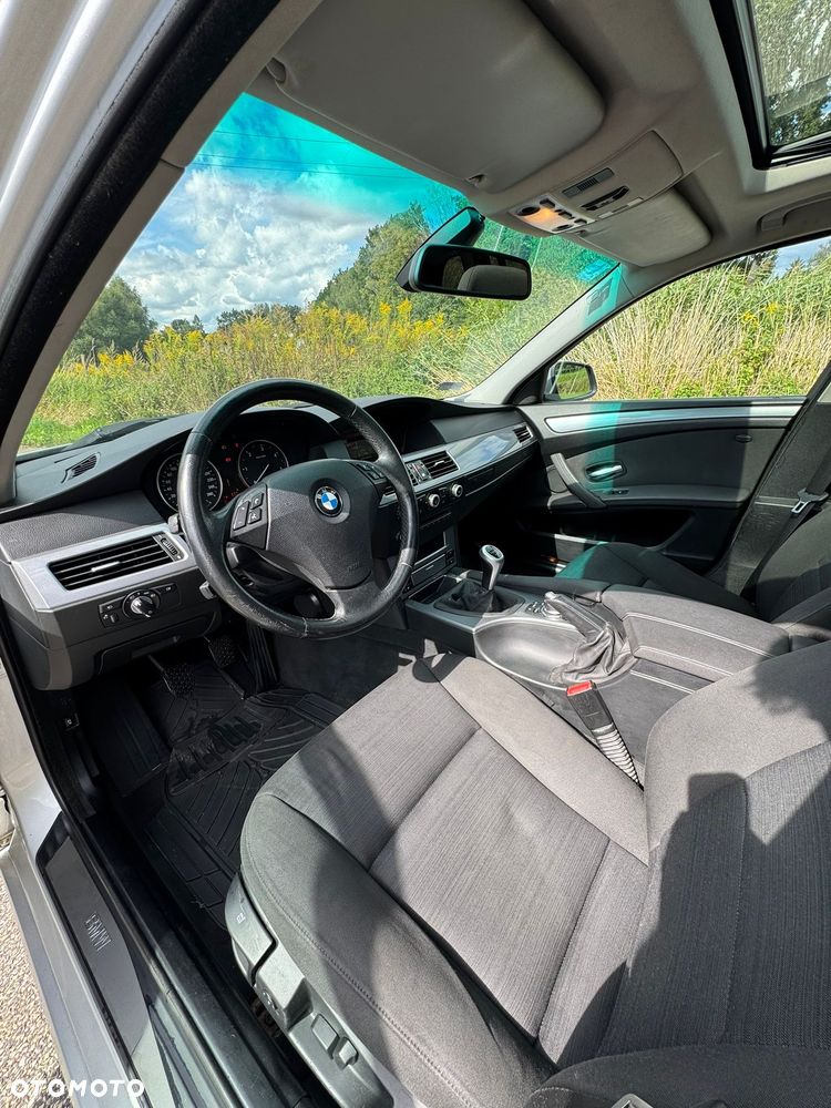 BMW Seria 5 525d xDrive - 12