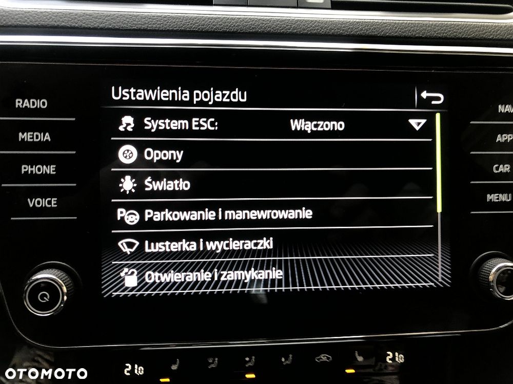 Skoda Superb 2.0 TDI SCR Style DSG - 20