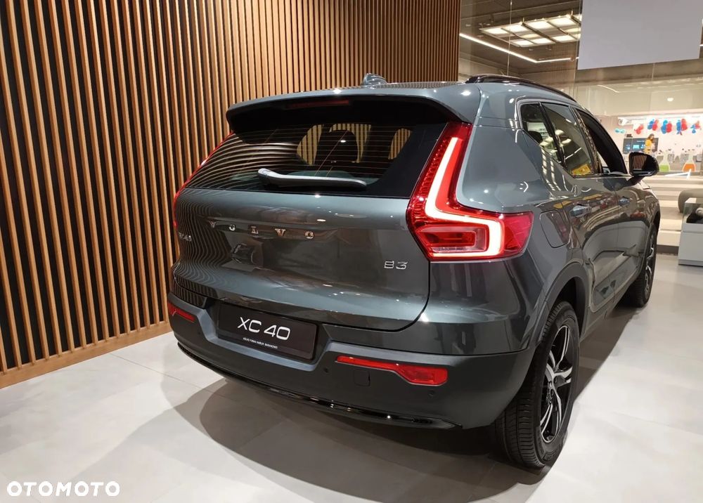 Volvo XC 40 B3 Plus Dark - 4