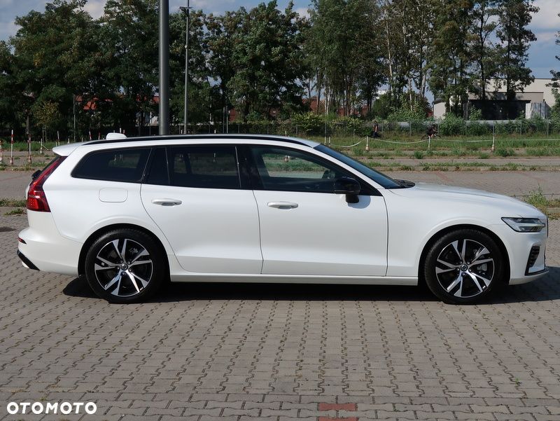 Volvo V60 T6 AWD Plug-In Hybrid Plus Dark - 2