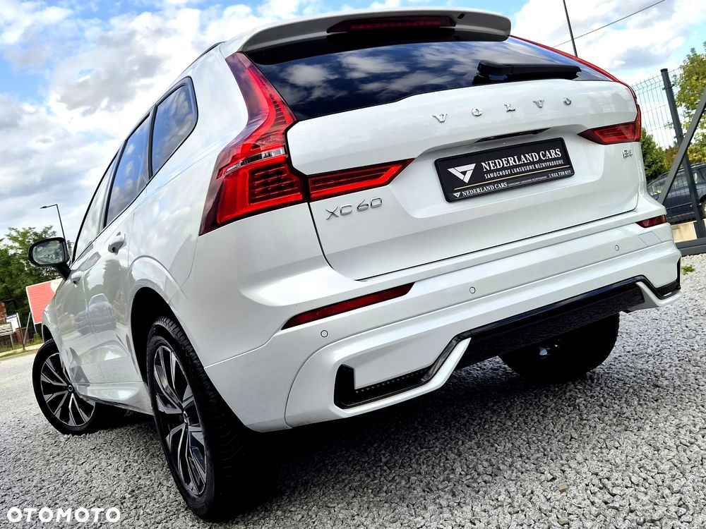 Volvo XC 60 B4 D Plus Dark - 36