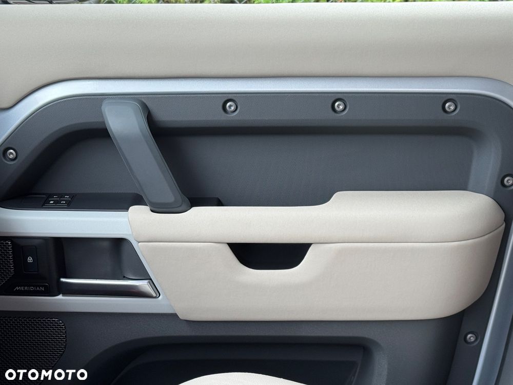 Land Rover Defender 3.0 D250 mHEV HSE - 9