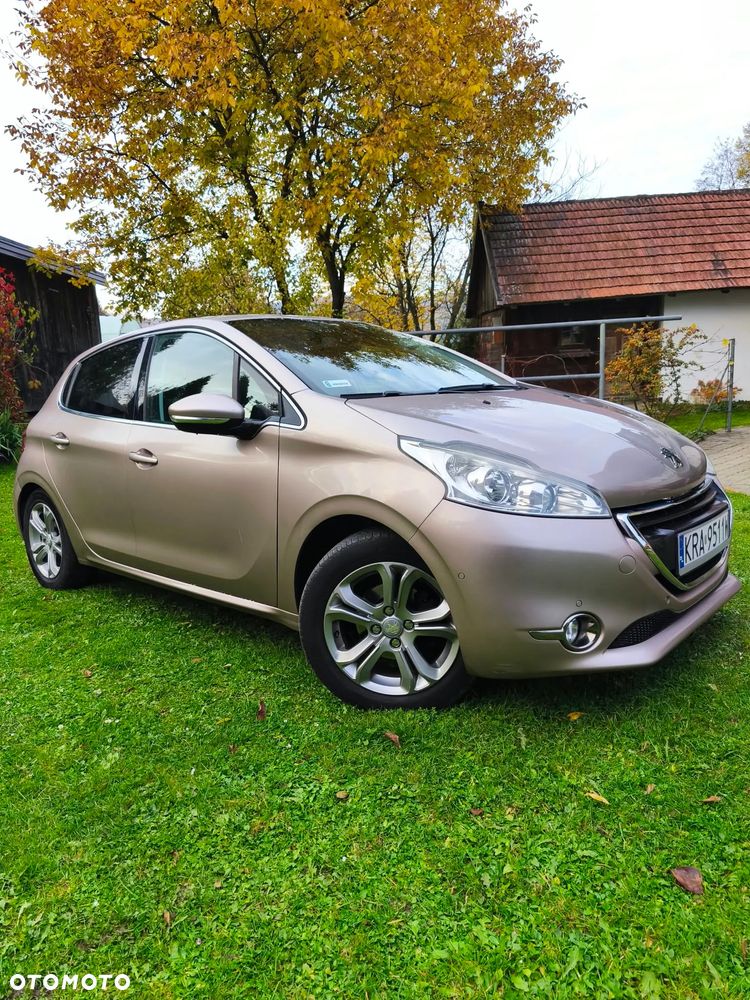 Peugeot 208 - 1