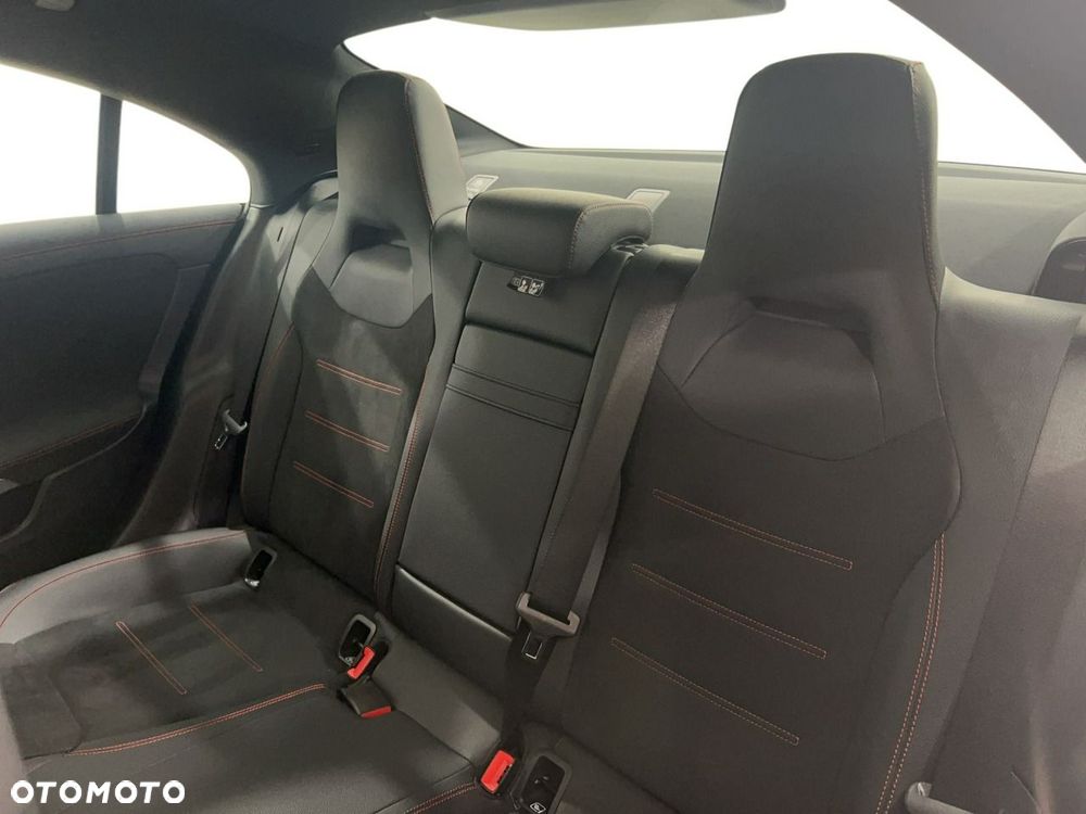 Mercedes-Benz CLA 200 mHEV 7G-DCT - 12