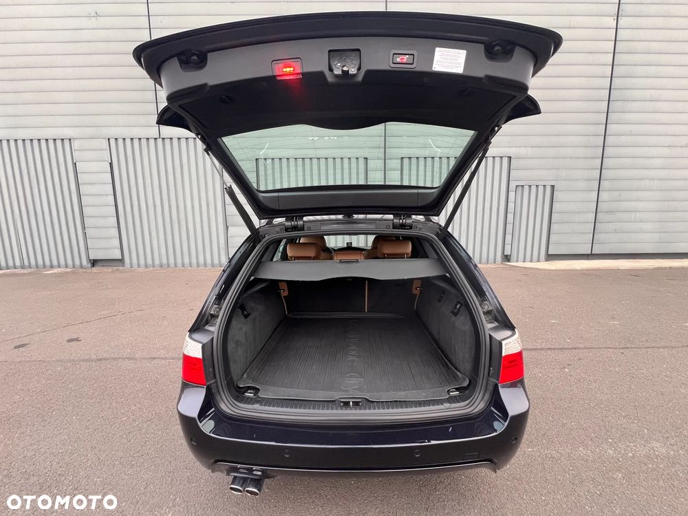BMW Seria 5 525d - 23