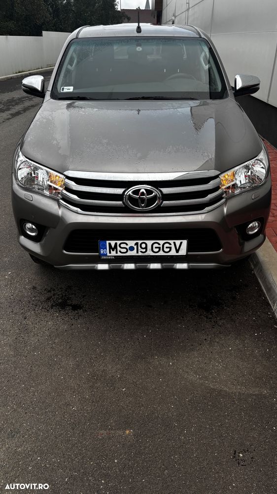 Toyota Hilux 2.4D 150CP 4x4 Double Cab 6MT Comfort - 19