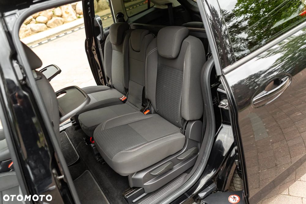 Ford Grand C-MAX - 36