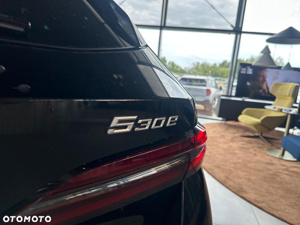 BMW Seria 5 530e xDrive PHEV M Sport - 12