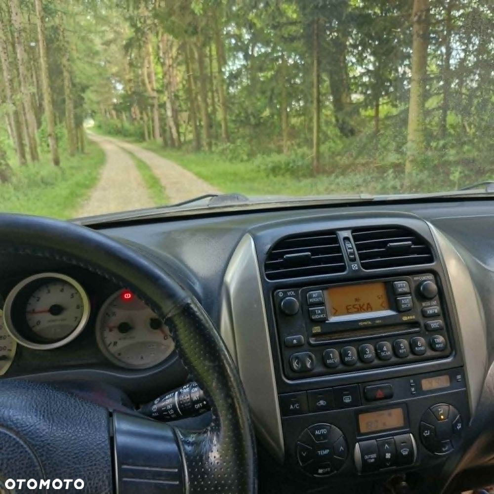 Toyota RAV4 D-4D 4x4 - 11