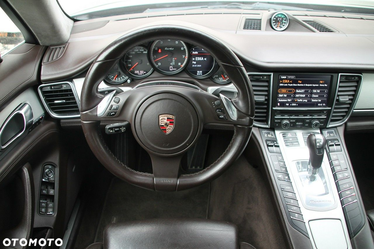 Porsche Panamera Turbo PDK - 19