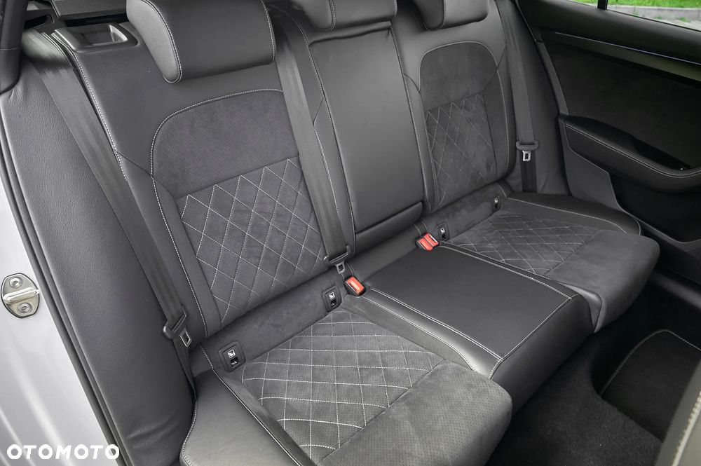 Skoda Superb 2.0 TDI DSG Sportline - 30