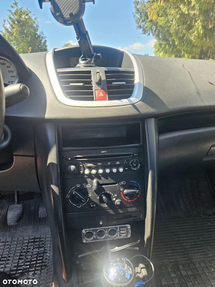 Peugeot 207 1.4 16V Trendy - 15