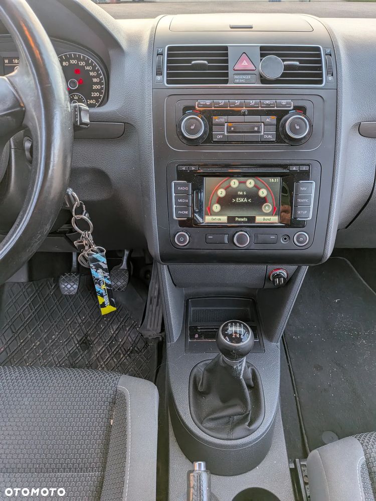 Volkswagen Touran - 16