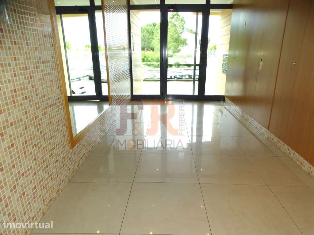 Apartamento T3 com Garagem Box e Arrecadação Fernão Ferro - Grande imagem: 4/40