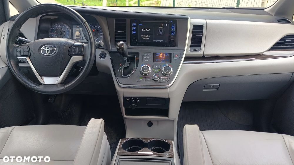 Toyota Sienna 3.5 V6 XLE AWD - 16