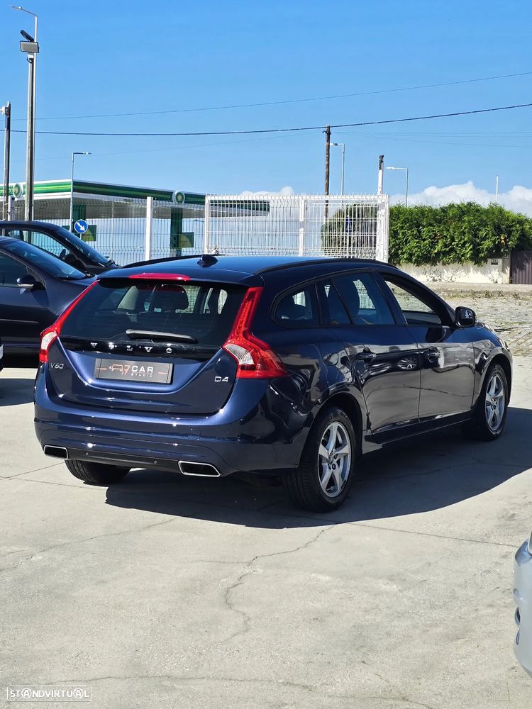 Volvo V60 2.0 D4 Kinetic - 32