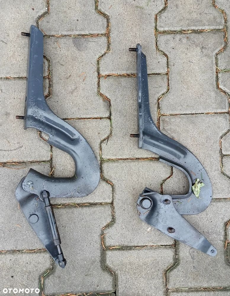 SCANIA R S ZAWIASY UCHWYTY WSPORNIKI ATRAPA ŁAWKA DOLNA 2492751 2492752 - 1