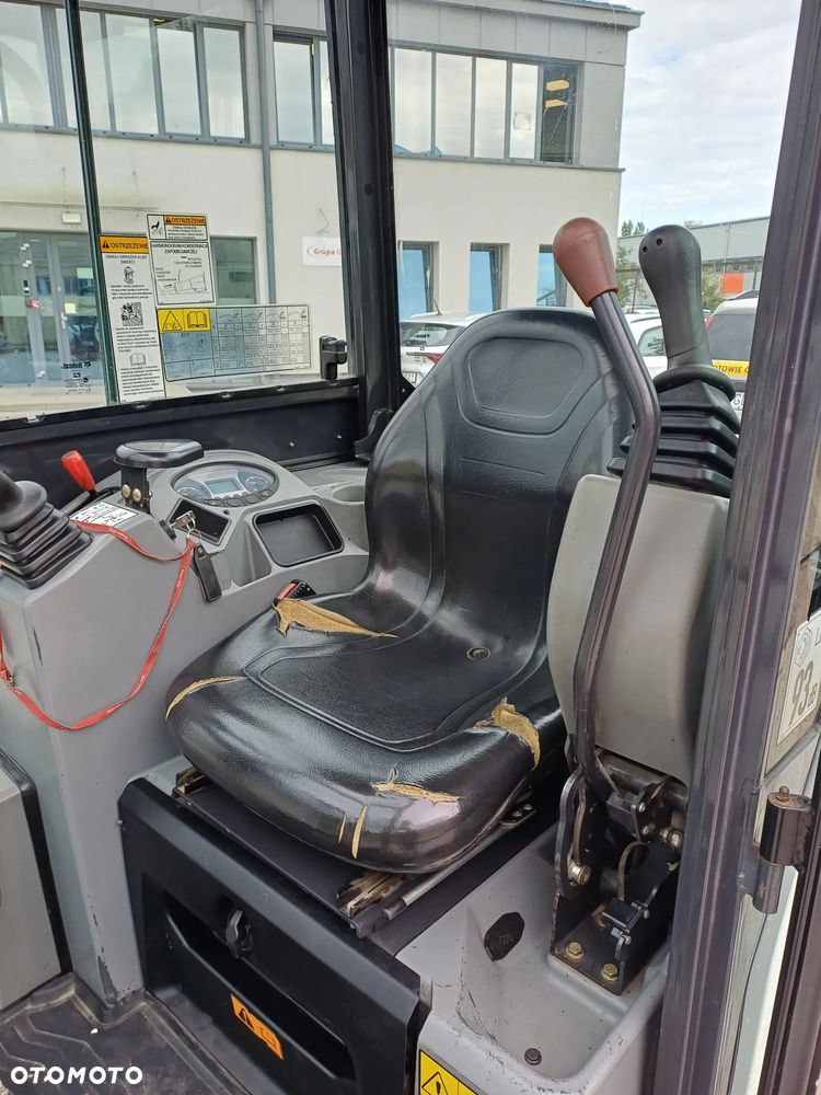 Bobcat E17 - 15
