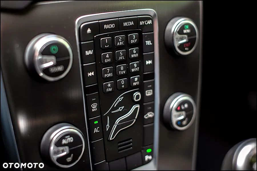 Volvo V40 Cross Country - 29