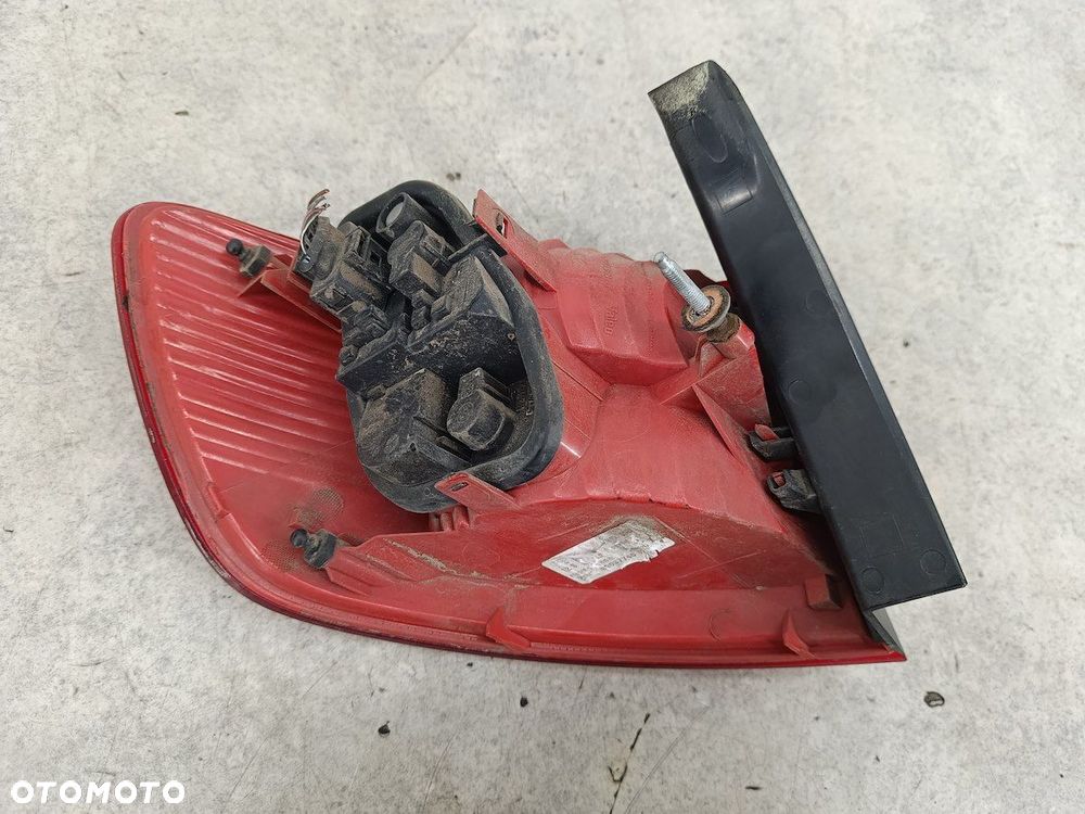 LAMPA TYLNA PRAWA AUDI A6 C6 4F9945096 89037746  VALEO - 7