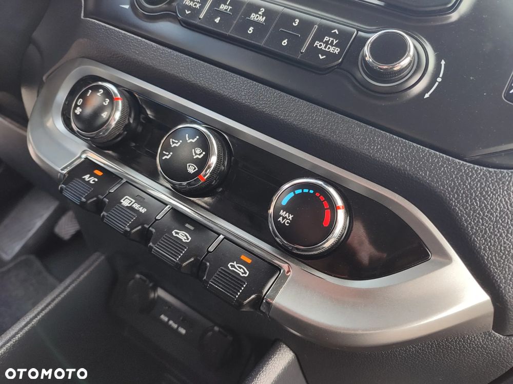 Kia Rio 1.2 Dream Team Edition - 28