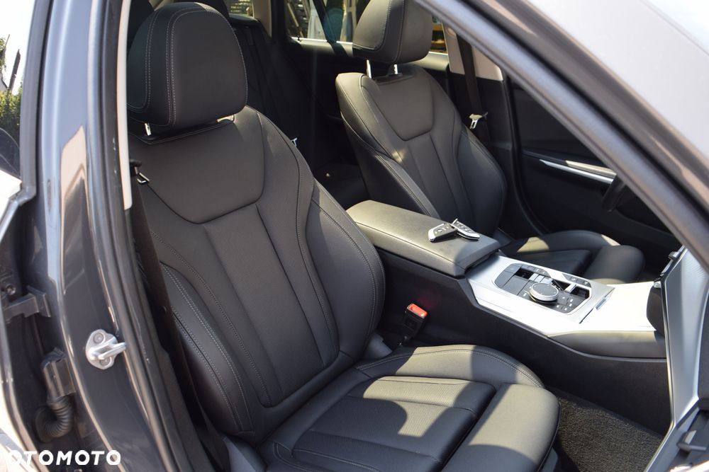 BMW Seria 3 320d xDrive Luxury Line sport - 17