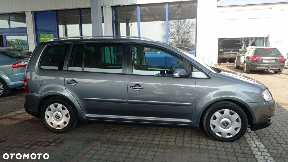 Volkswagen Touran 1.6 FSI Trendline - 8