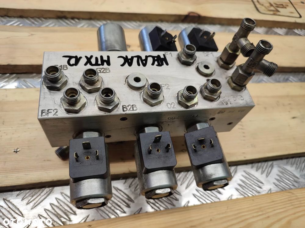Blok hydrauliczny Mecalac MTX 12 (6090199 VMF) - 9