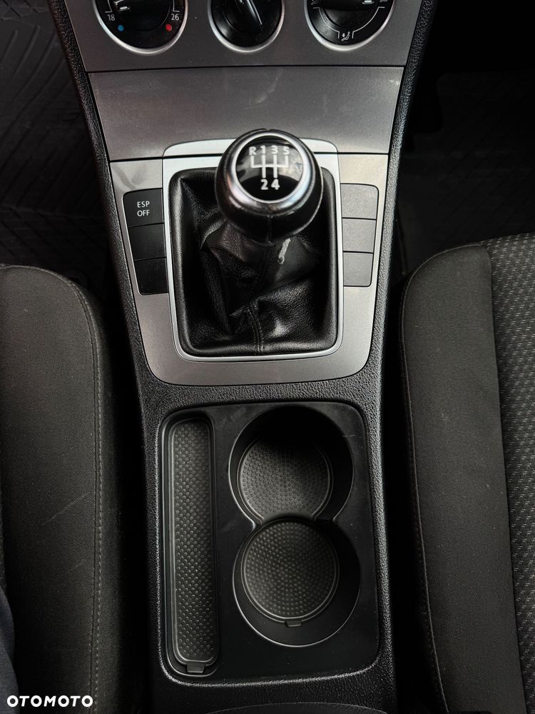 Volkswagen Passat 1.6 Comfortline - 29